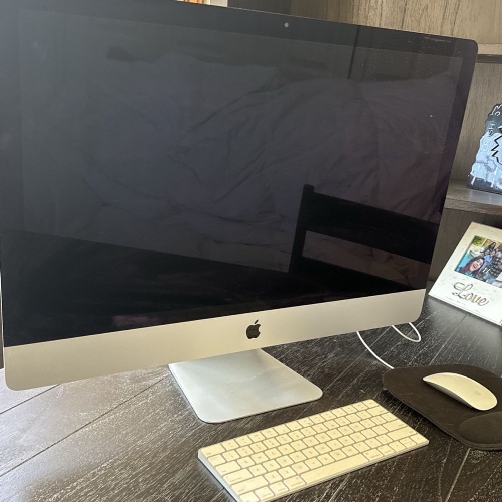 Like NEW 27in APPLE Mac desktop